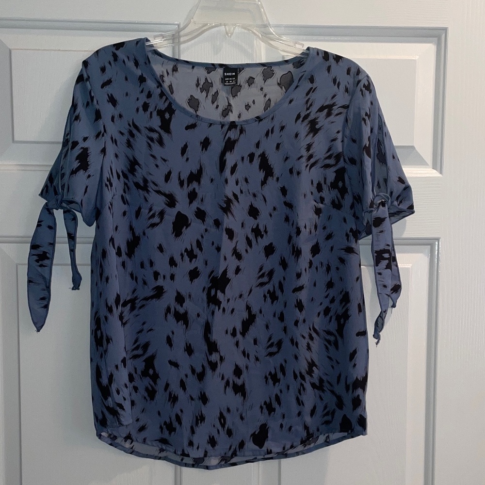 💙 NWOT Medium Women’s Top